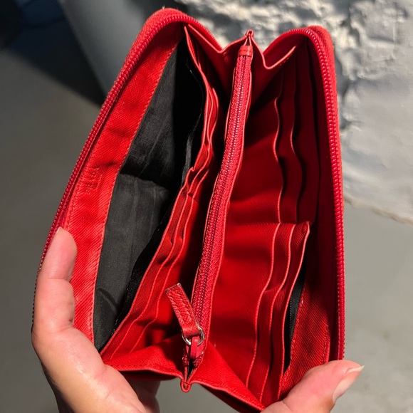 Red Prada Wallet - Picture 7 of 10